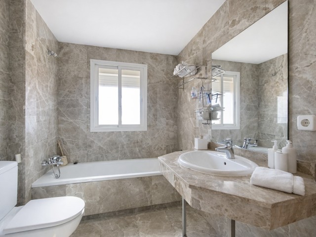 3 Soveroms Rekkehus i Estepona