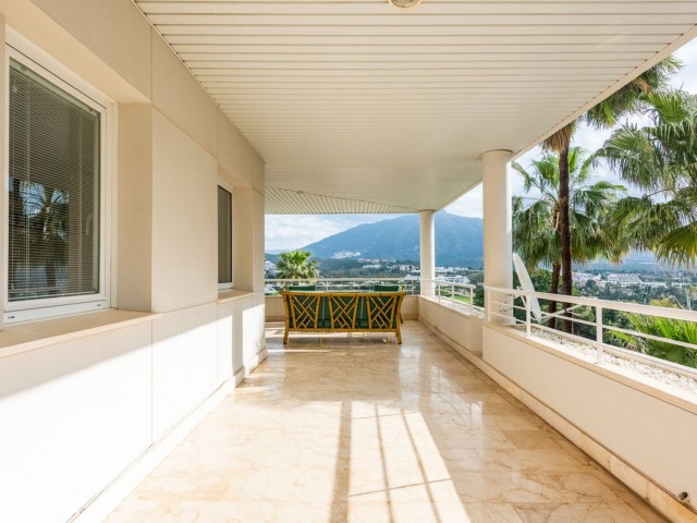 3 Bedrooms Apartment in Nueva Andalucía