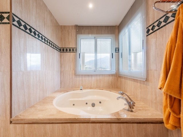 3 Bedrooms Apartment in Nueva Andalucía