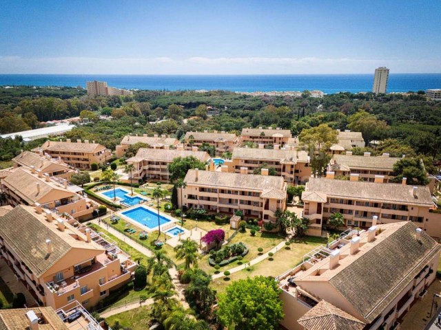 2 Bedrooms Apartment in Elviria