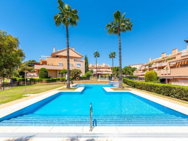 2 Bedrooms Apartment in Elviria