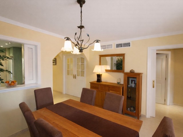 2 Bedrooms Apartment in Elviria