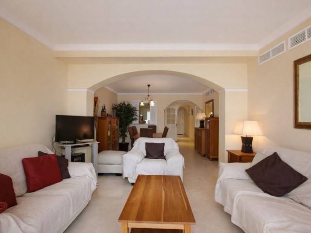 2 Bedrooms Apartment in Elviria