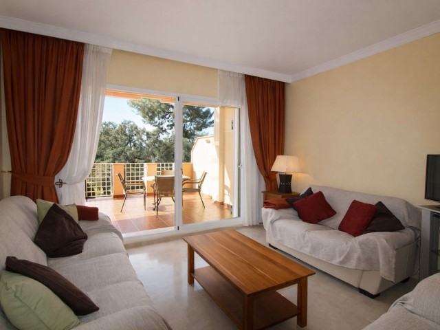 2 Bedrooms Apartment in Elviria
