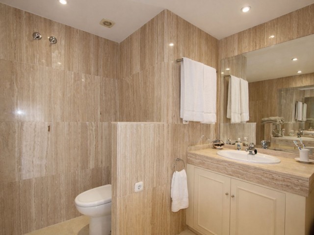 2 Bedrooms Apartment in Elviria