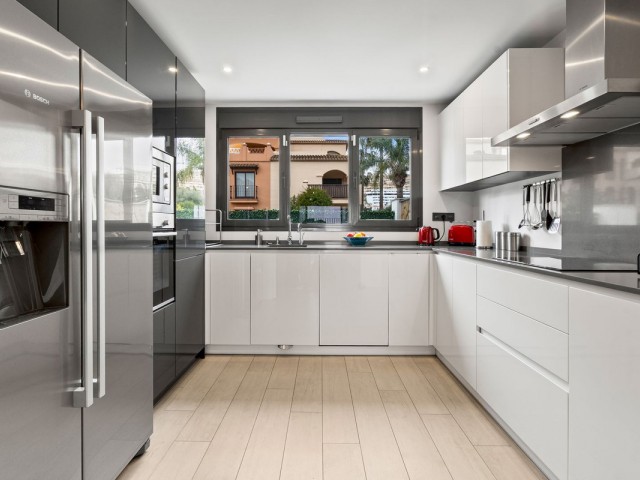 Adosado con 4 Dormitorios  en La Cala de Mijas