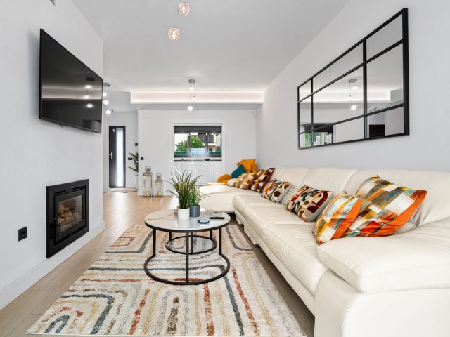 Adosado con 4 Dormitorios  en La Cala de Mijas