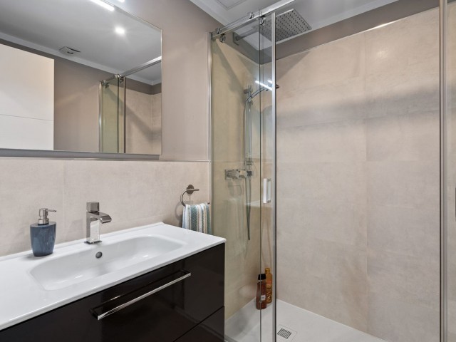 Adosado con 4 Dormitorios  en La Cala de Mijas