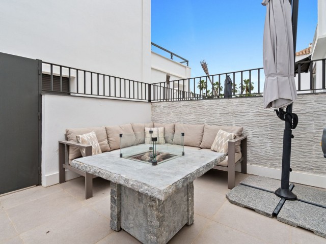 Adosado con 4 Dormitorios  en La Cala de Mijas