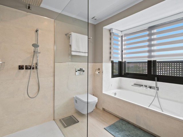 Adosado con 4 Dormitorios  en La Cala de Mijas