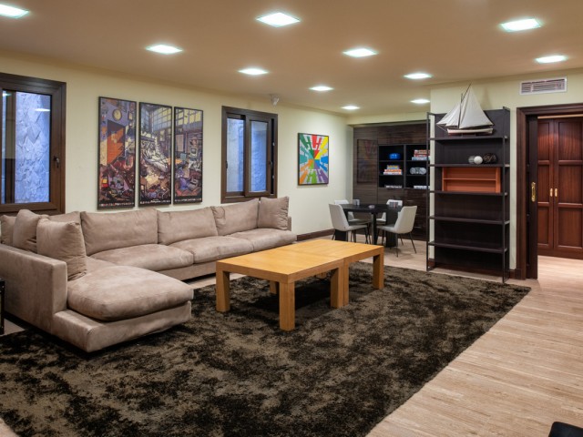 5 Bedrooms Villa in Marbella