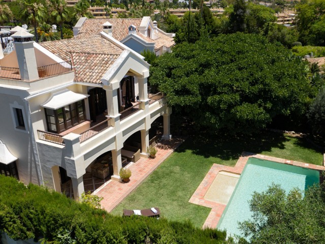 5 Bedrooms Villa in Marbella
