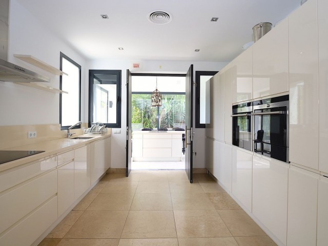 6 Soveroms Villa i Nueva Andalucía