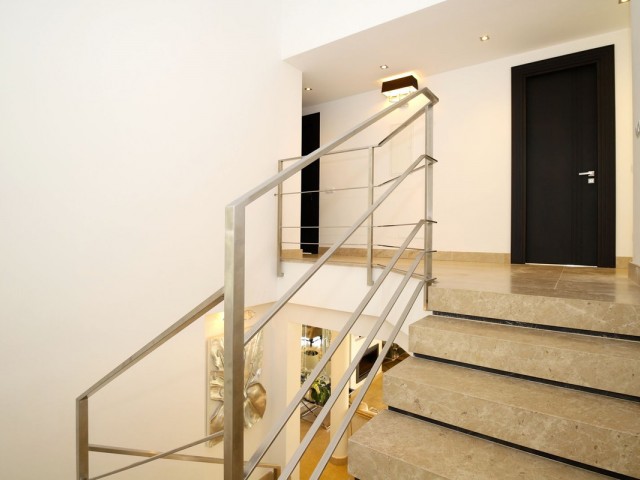 6 Soveroms Villa i Nueva Andalucía