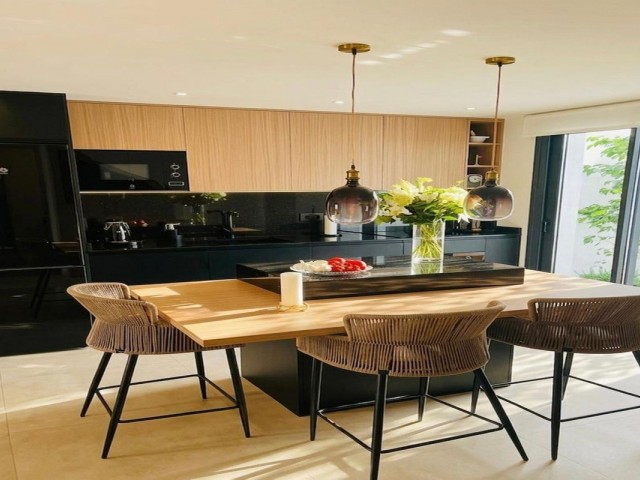 4 Soveroms Rekkehus i Estepona