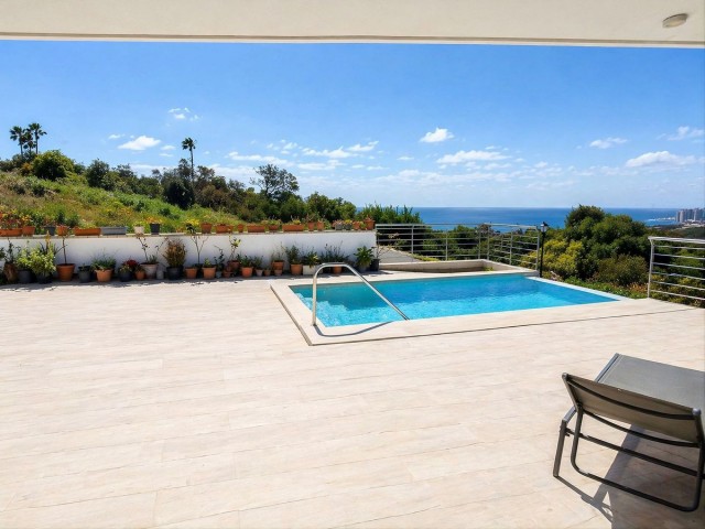 3 Soveroms Villa i Manilva