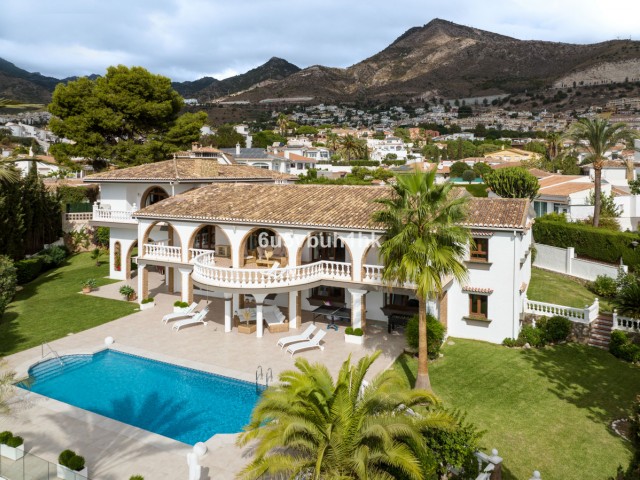 6 Sovrums Villa i Arroyo de la Miel