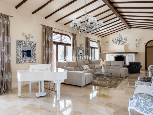 6 Sovrums Villa i Arroyo de la Miel