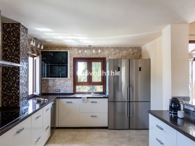 6 Sovrums Villa i Arroyo de la Miel