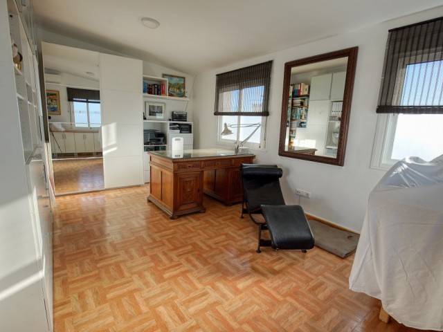 Adosado con 4 Dormitorios  en Estepona