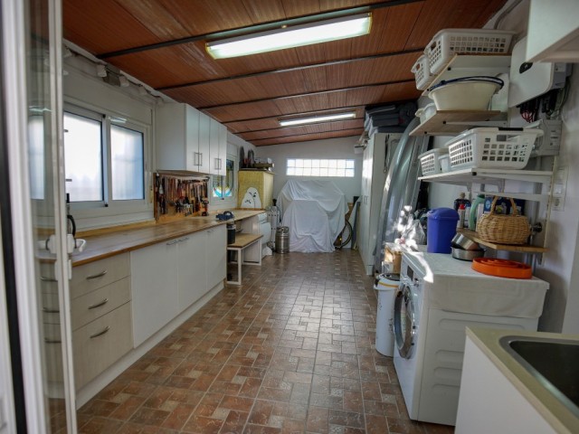 Adosado con 4 Dormitorios  en Estepona