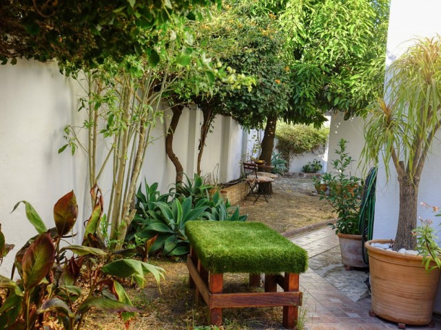 Adosado con 4 Dormitorios  en Estepona