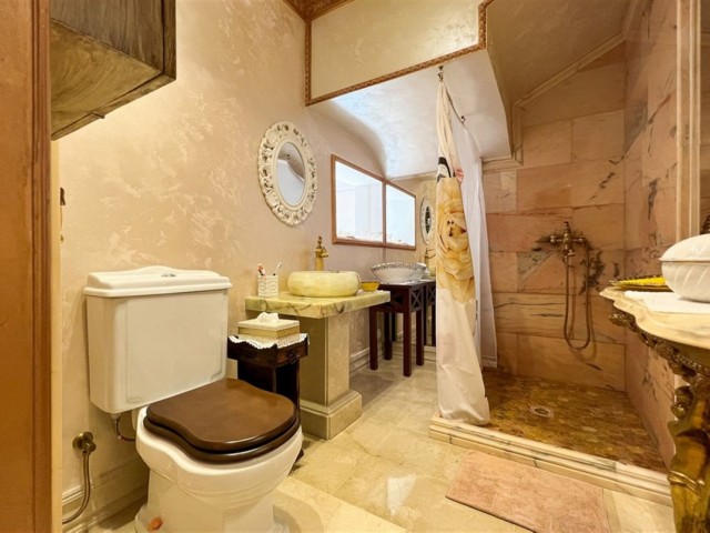 4 Bedrooms Villa in Calahonda