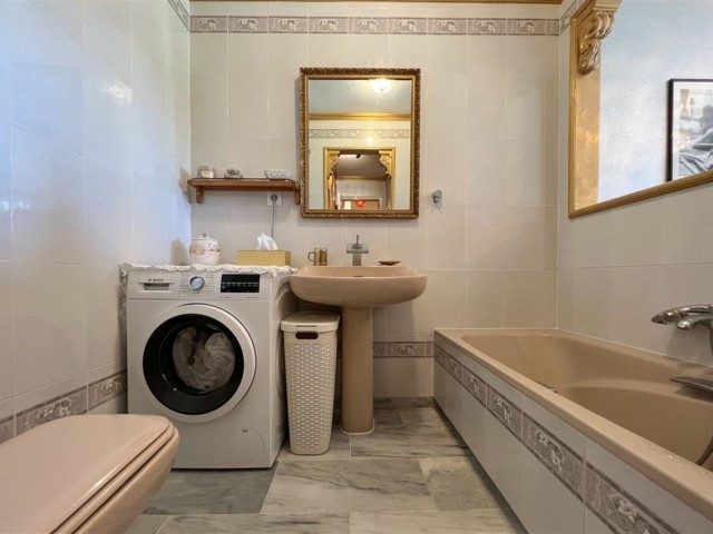 4 Bedrooms Villa in Calahonda