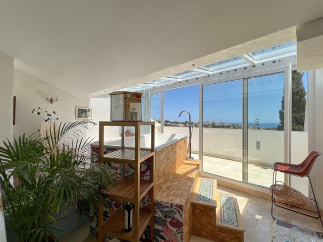 4 Bedrooms Villa in Calahonda