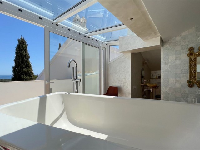 4 Bedrooms Villa in Calahonda