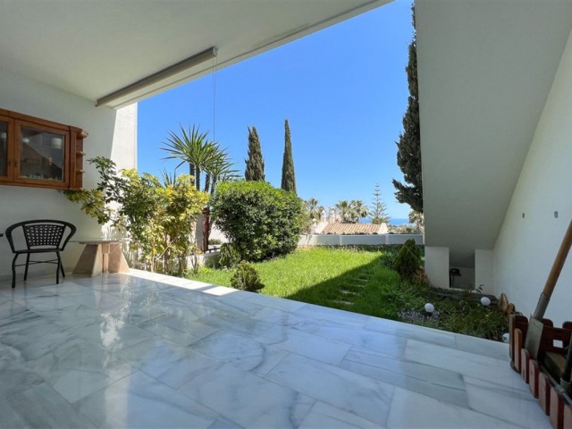 4 Bedrooms Villa in Calahonda