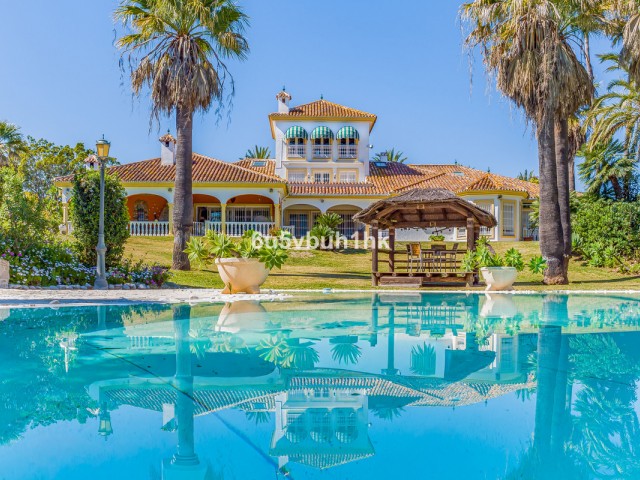 8 Sovrums Villa i Mijas