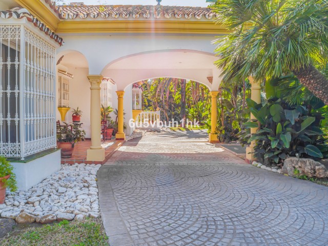 8 Sovrums Villa i Mijas