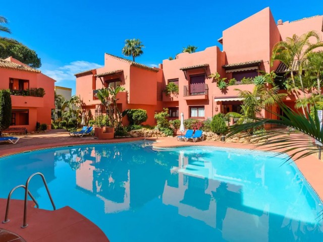 2 Bedrooms Apartment in Elviria