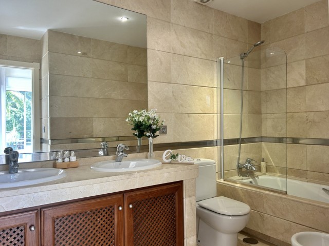 3 Makuuhuoneen Rivitalo San Roque Club