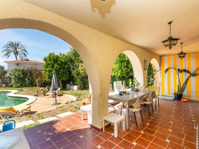 4 Makuuhuoneen Huvila Marbesa