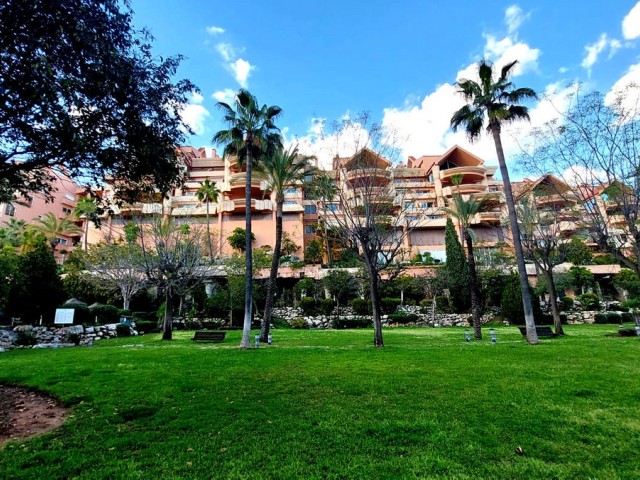 4 Bedrooms Apartment in Marbella
