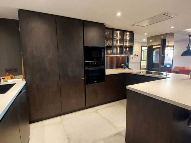 4 Bedrooms Apartment in Marbella