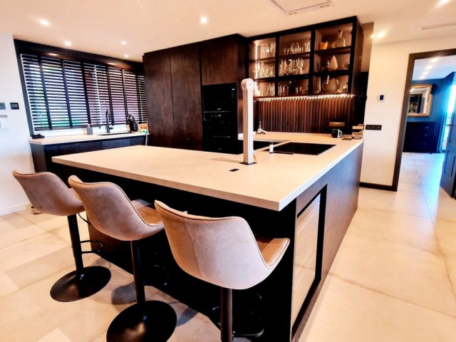 4 Bedrooms Apartment in Marbella