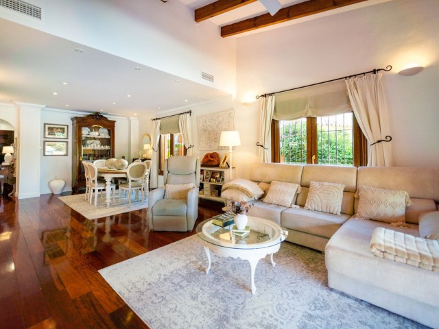 4 Bedrooms Villa in Mijas Costa