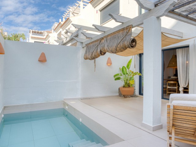 Maison mitoyenne avec 3 Chambres  à Estepona
