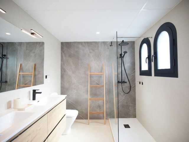 Maison mitoyenne avec 3 Chambres  à Estepona