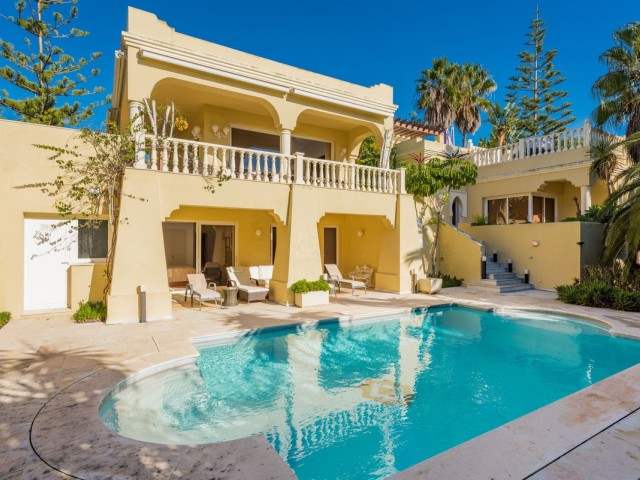 Villa con 4 Dormitorios  en Bahía de Marbella