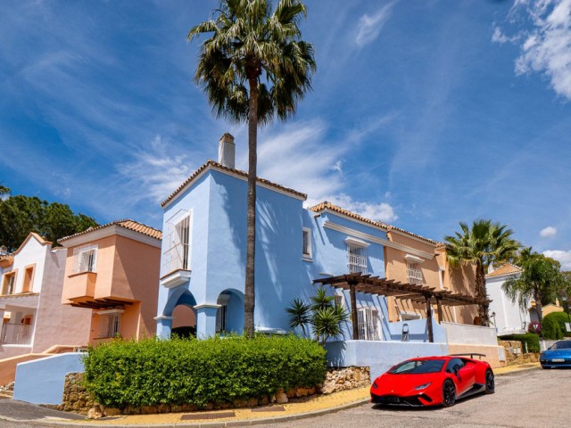 2 Soveroms Rekkehus i Nueva Andalucía