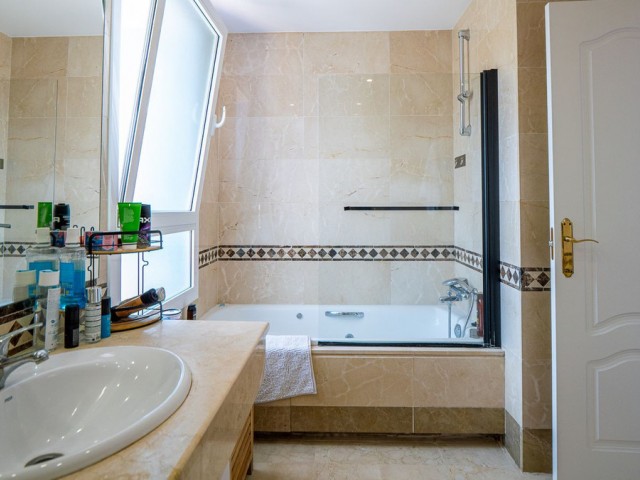 2 Soveroms Rekkehus i Nueva Andalucía