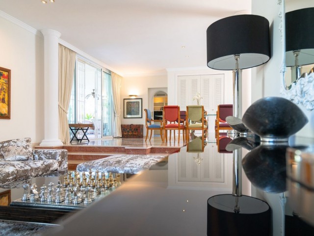 5 Makuuhuoneen Huvila Elviria