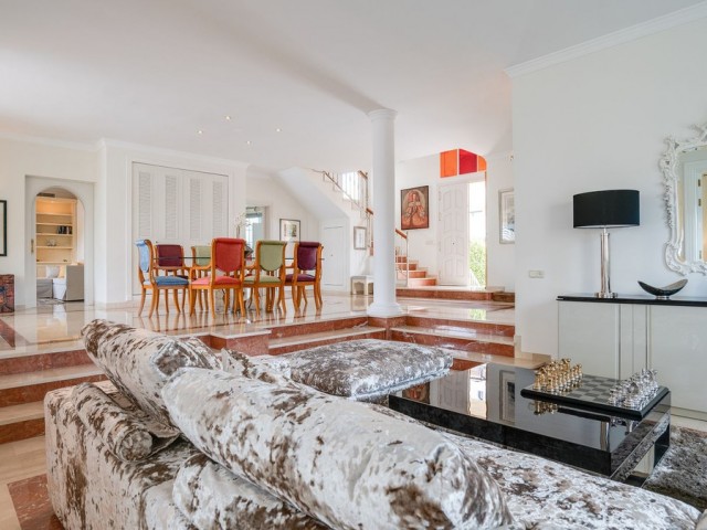 5 Makuuhuoneen Huvila Elviria