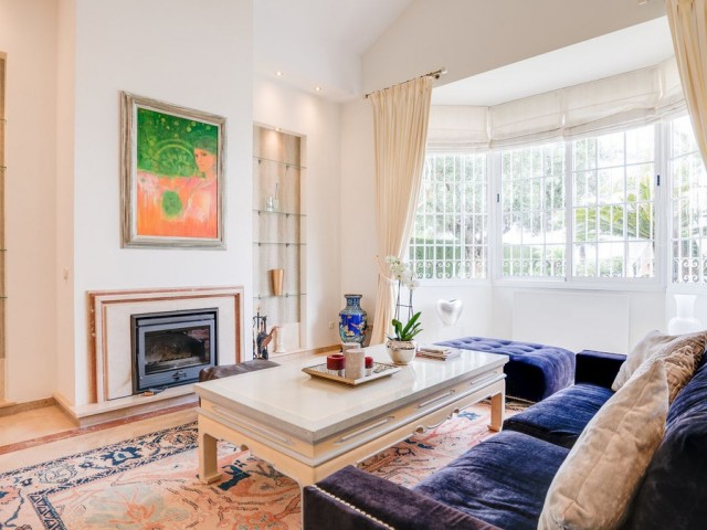 5 Makuuhuoneen Huvila Elviria