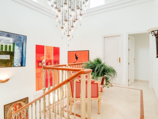 5 Makuuhuoneen Huvila Elviria