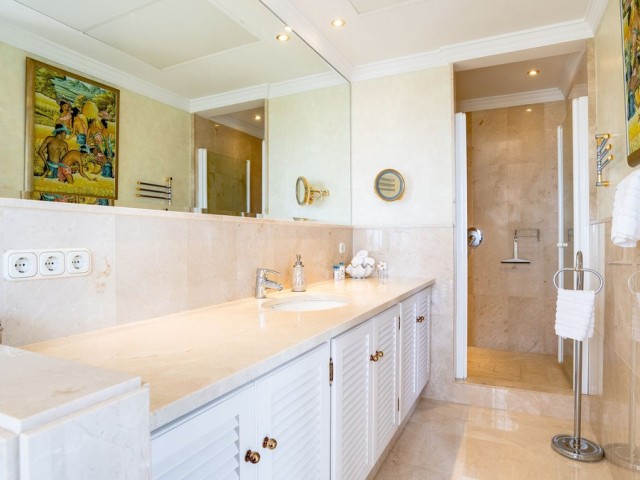 5 Makuuhuoneen Huvila Elviria